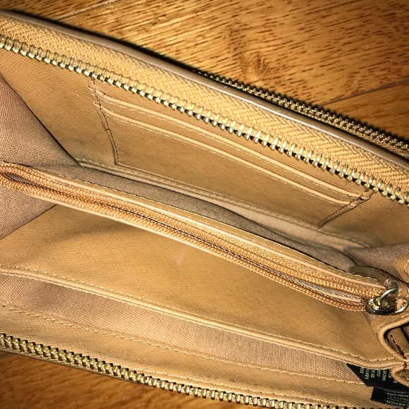 FOSSIL ZIP WALLET!!! - Picture 2 of 2